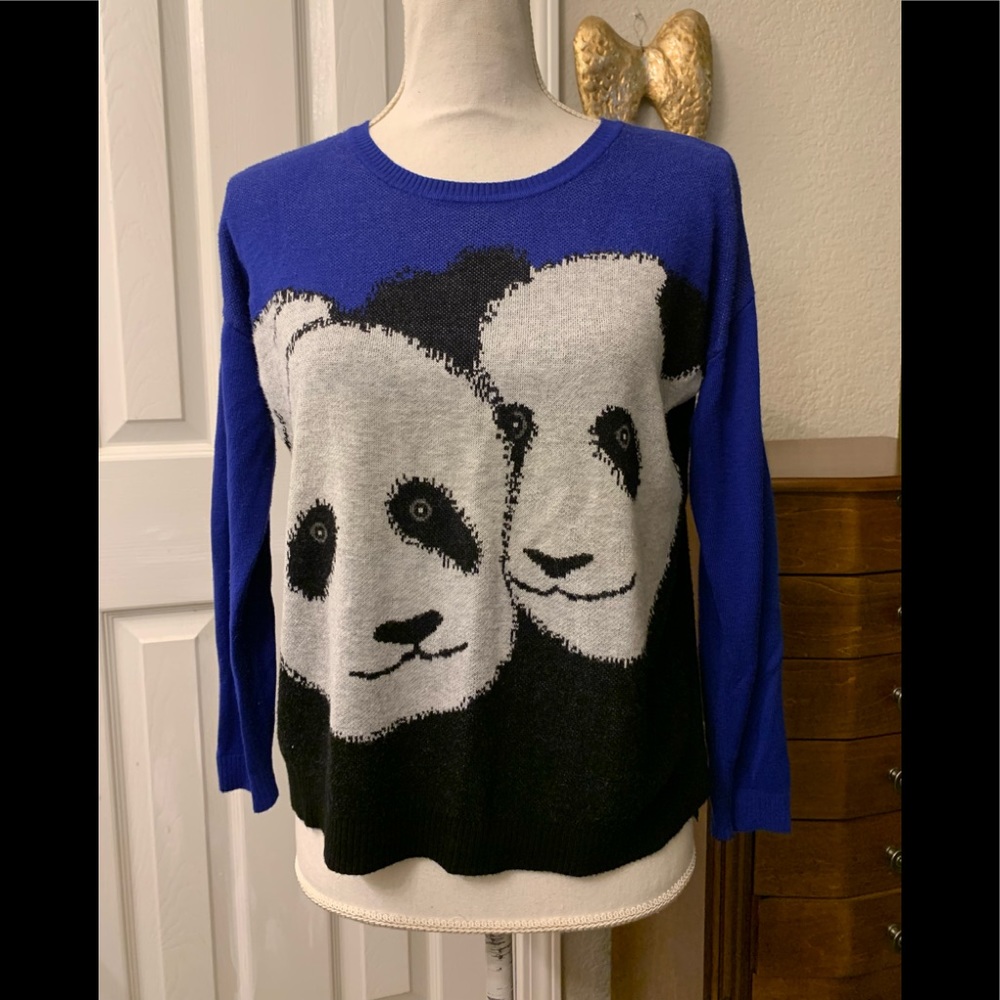 Kensi panda sweater in blue Med.